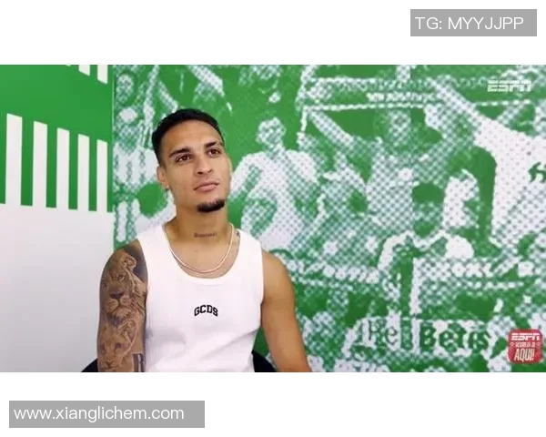 安东尼在曼联亿元边锋身份下的质疑与挣扎之路探讨 安东尼在曼联亿元边锋身份下的质疑与挣扎之路探讨