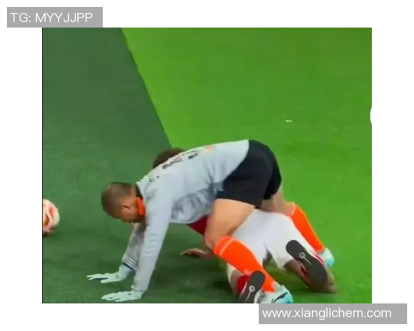 颜骏凌飞身扑救展现门将风采助力球队逆转局势的精彩瞬间 颜骏凌飞身扑救展现门将风采助力球队逆转局势的精彩瞬间