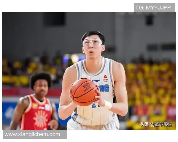 周琦篮板表现出色助力球队胜利展现内线统治力与防守能力